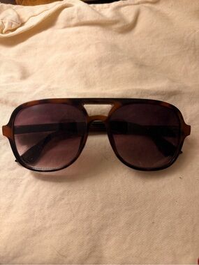 Tortoiseshell Aviator Style Sunglasses - Brown Lenses